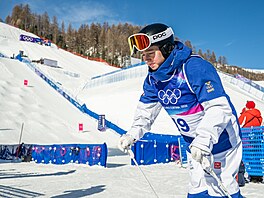 Elis Lundholm se p�ipravuje na své olympijské vystoupení. (8. února 2026)