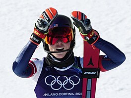 Mikaela Shiffrinová slaví po druhém kole slalomu na ZOH 2026.