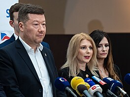 Tisková konference poslaneckého klubu hnutí SPD. Na snímku Tomio Okamura a...