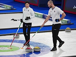 Ital�tí reprezentanti v curlingovém turnaji smí�ených dvojic Constantiniová a...