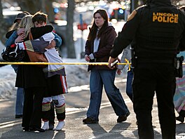 St�elba na stadionu b�hem mláde�nického hokejového utkání ve m�st� Pawtucket ve...
