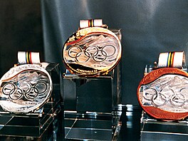 Ve roce 1992 vznikly v�bec poprvé olympijské medaile ze skla, dopln�né zlatem,...