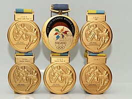 Japonské hry v roce 1998 vsadily na místní tradici a medaile vznikly z...