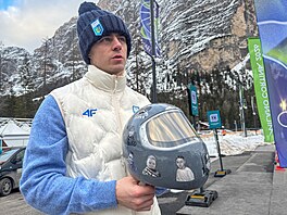 Ukrajinský skeletonista Vladyslav Heraskevy� na olympijské dráze v Cortin�...