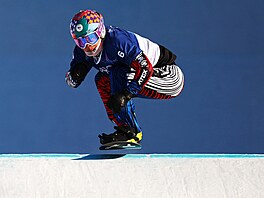�eská reprezentantka Eva Adamczyková b�hem kvalifikace �en ve snowboardcrossu....