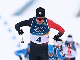 Ji�í Tu� (4) v akci b�hem semifinále sprintu klasicky mu��. (10. února 2026)