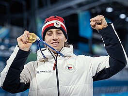 Rychlobrusla� Metod�j Jílek se zlatou medailí po vít�zství v olympijském závod�...