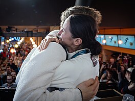 Vít�zný Metod�j Jílek a Martina Sáblíková v �eském dom�. (13. února 2026)