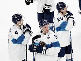 Zklamaní Finové po prohraném zápase se Slováky. (11. února 2026)