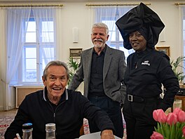 Prezident Petr Pavel posnídal s bývalým belgickým závodníkem Jacky Ickxem,...