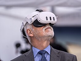 Prezident Petr Pavel s man�elkou Evou Pavlovou b�hem své náv�t�vy Prahy...