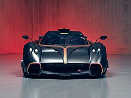 Pagani Huayra R: Základem je unikátní atmosférický dvanáctiválec o objemu 6,0...