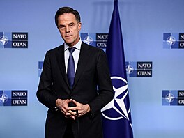 Generální tajemník Severoatlantické aliance Mark Rutte na setkání ministr�...