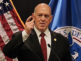 Trump�v pohrani�ní �car� Tom Homan na tiskové konferenci k operaci ICE v...