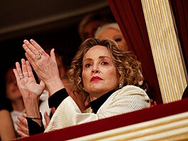 Sharon Stone jako �estný host tradi�ního plesu ve víde�ské Ope�e. (12. února...