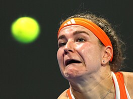 Karolína Muchová b�hem semifinále v Dauhá