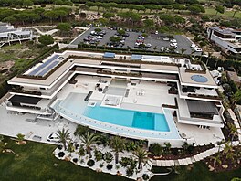 Pohled na nejdra��í soukromou rezidenci v Portugalsku. Finální ú�et za stavbu...