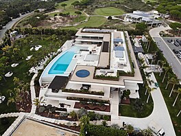 I kdy� stavba vy�la na opravdu velké peníze, aktuáln� se proslýchá, �e d�m...