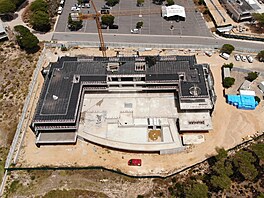 Celý areál je obehnán vysokou zdí pro zaji�t�ní maximálního soukromí, co� byla...