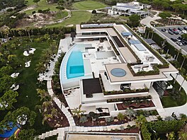 Pozemek v presti�ní oblasti Cascais zabírá p�es 3 000 metr� �tvere�ních....