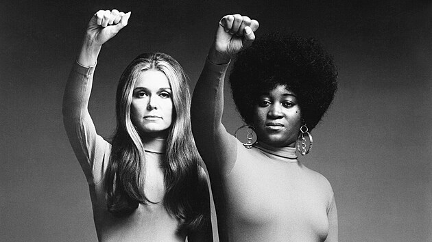 Gloria Steinemová a Dorothy Pitman Hughesová na slavné fotce z roku 1971
