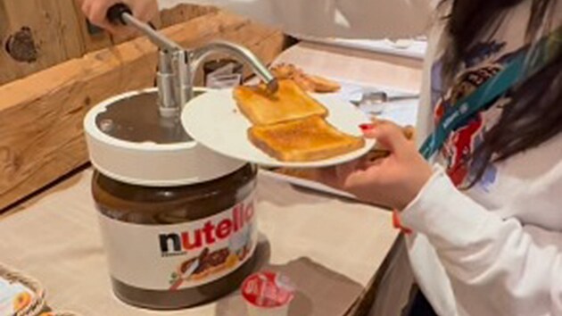Pumpa s Nutellou v olympijsk� vesnici, jak ji zachytila na americk� snowboardistka Hahna Normanov�.