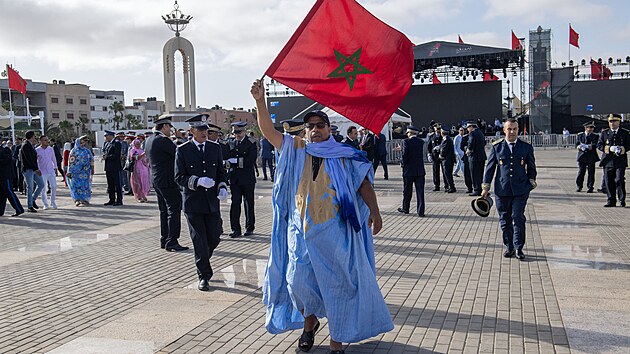 V Al-�Aj�n v Z�padn� Saha�e oslavuj� 50 let od zelen�ho pochodu proti �pan�lsk� nadvl�d�. (6. listopadu 2025)