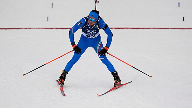 Italská biatlonistka Dorothea Wiererová v cíli individuálního závodu. (11....