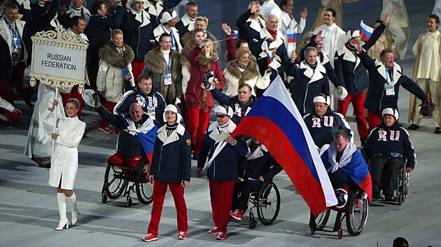 Ru�t� sportovci na zah�jen� paralympi�dy v So�i 2014.