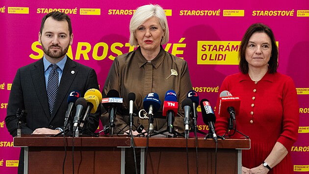 Tiskov� konference poslaneck�ho klubu Starostov� a nez�visl�. U mikrofonu V�ra Kov��ov� (11. �nora 2026)