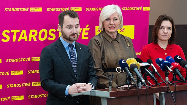 Tiskov� konference poslaneck�ho klubu Starostov� a nez�visl�. U mikrofonu V�ra Kov��ov� (11. �nora 2026)