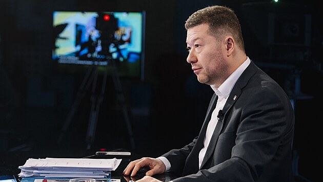 Hostem po�adu Rozst�el je p�edseda Poslaneck� sn�movny Tomio Okamura. Po�ad moderuje Vladim�r Vok�l.