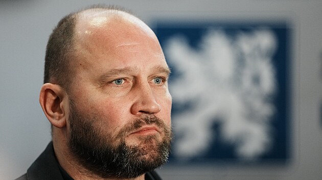 Gener�ln� mana�er hokejov� reprezentace Ji�� �l�gr po p��letu z olympijsk�ch her.