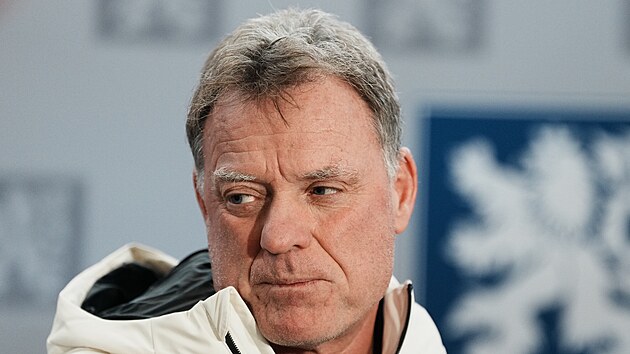 Tren�r hokejov� reprezentace Radim Rul�k d�v� rozhovory po p��letu z olympijsk�ch her.