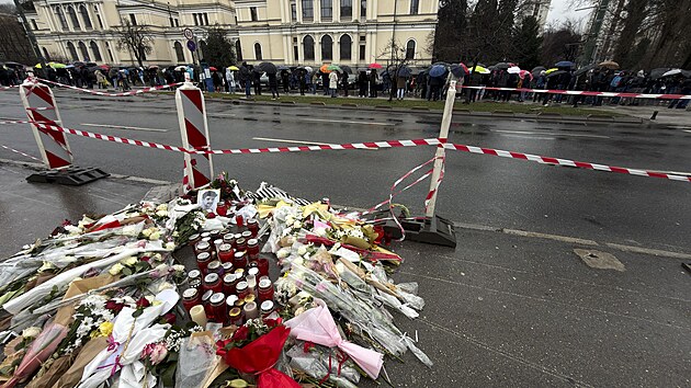 Lid� v Sarajevu po��daj� demonstraci po nehod�, p�i kter� vykolejila tramvaj a srazila lidi �ekaj�c� na zast�vce. (15. �nora 2026)