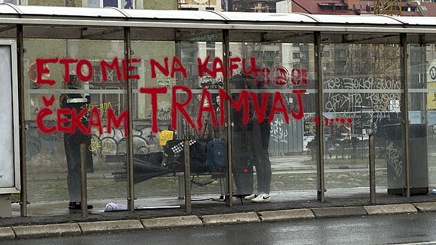 Lid� v Sarajevu po��daj� demonstraci po nehod�, p�i kter� vykolejila tramvaj a srazila lidi �ekaj�c� na zast�vce. (15. �nora 2026)