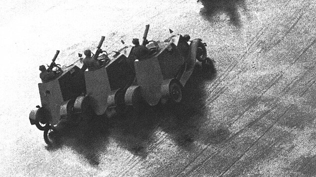 Obrn�n� automobily D-8