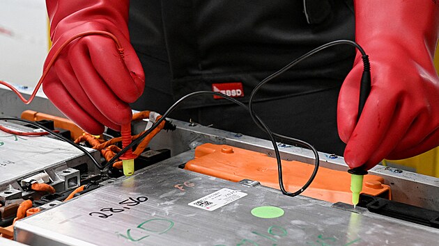 V laborato�ích v Salzgitteru probíhá testování, vývoj a pilotní výroba �lánk�....