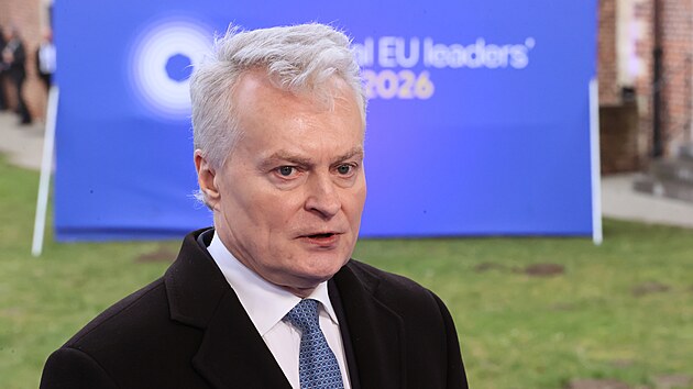 Litevský prezident Gitanas Nauseda hovo�í s médii p�i p�íjezdu na summit EU na...