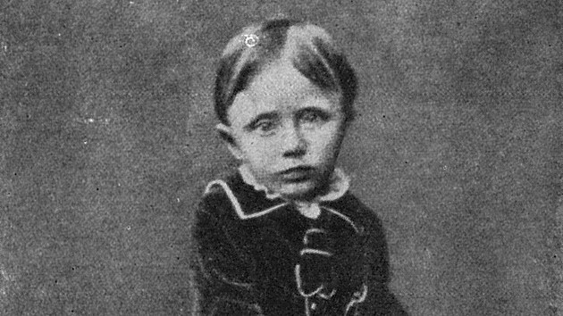 Wilhelm Voigt jako d�t�. Nemohl tu�it, �e se jednou tak nahlas vysm�je st�tn�mu militarismu a byrokracii.