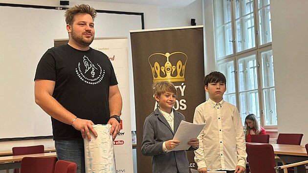 U�itel ze Z�kladn� �koly Bo�eny N�mcov� v Litom��ic�ch Michal �tefan se sv�mi ��ky