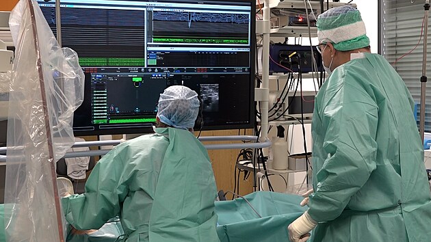 Byli jsme na sále b�hem katetriza�ní ablace. V IKEM tak operují skoro 1 600...