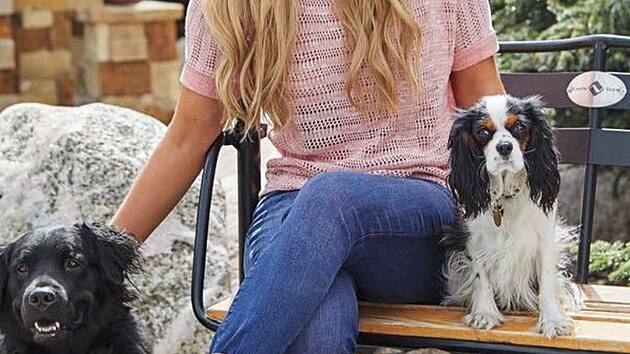 Lindsey Vonnov� se na soci�ln�ch s�t�ch sv��ila se smutnou zpr�vou. Kr�tce po v�n�m p�du p�i�la o sv�ho dlouholet�ho ps�ho par��ka Lea, kter� j� byl oporou t�in�ct let.