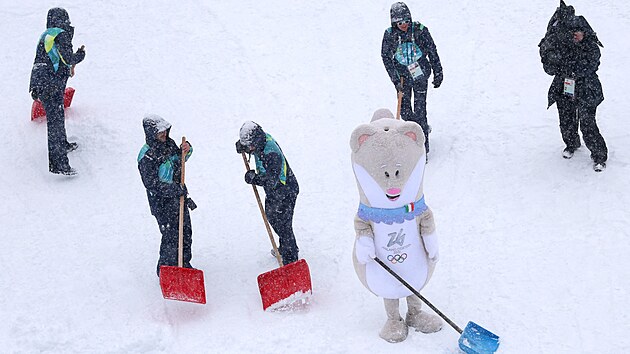 Aktu�ln� po�as� v ly�a�sk�m st�edisku Stelvio, Bormio. Sn�en� a mlha p�ed...