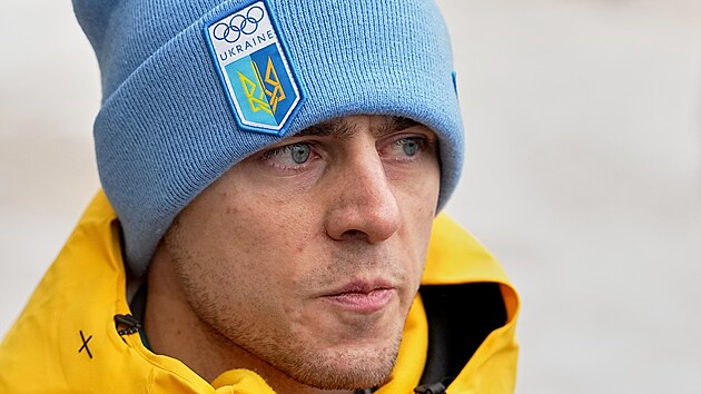 Skeletonista Vladyslav Heraskevy� se nez��astn� olympijsk�ho z�vodu. Mezin�rodn� olympijsk� v�bor mu odebral akreditaci, t�m p�dem Ukrajinec nem��e nastoupit. (12. �nora 2026)

D�vod? Motivy na helm� s portr�ty ukrajinsk�ch sportovc� zavra�d�n�ch ve v�lce proti rusk�mu agresorovi. �Moc jsme si p��li, aby pan Heraskevy� nastoupil, jen�e jeho p�ilba nespl�uje p�edpisy,� sd�lila Kristy Coventryov�, ��fka MOV.