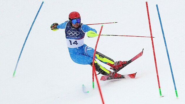 Ital Alex Vinatzer v akci b�hem sv�ho prvn�ho kola v mu�sk�m slalomu. (16....