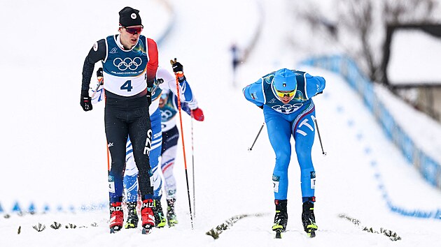 Ji�� Tu� (vlevo) v akci b�hem �tvrtfin�le sprintu klasicky. (10. �nora 2026)