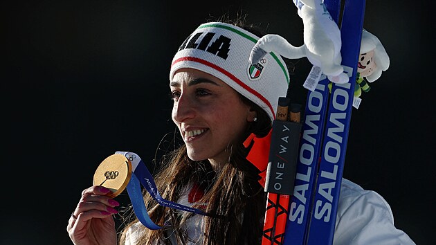 A dal�� italsk� poh�dka a spln�n� sen. Biatlonov� st�hac� z�vod �en ovl�dla Lisa Vittozziov�. Pro po�adatelskou zemi leto�n�ch her vybojovala prvn� individu�ln� olympijsk� zlato z biatlonu v historii.