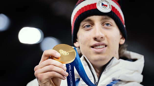 Rychlobrusla� Metod�j Jílek se zlatou medailí po vít�zství v olympijském závod�...