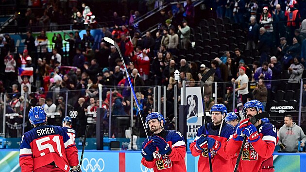 �e�t� hokejist� d�kuj� fanou�k�m po osmifin�lov�m v�t�zstv� nad D�nskem.